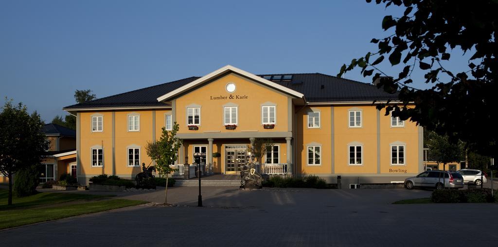 Hôtel Lumber & Karle à Kvänum Extérieur photo